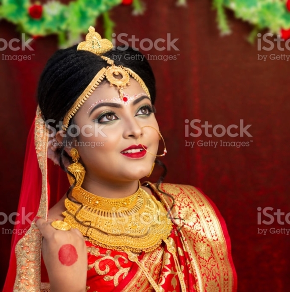 Bride gold plated crown - Picture 5 of 6